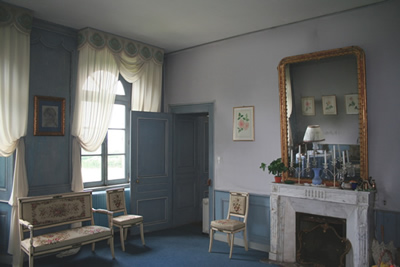 Blaues Schlafzimmer: Verkauf Schloss / Chateau / Landsitz bei Besancon, nahe der Deutschen und Schweizer Grenze. 